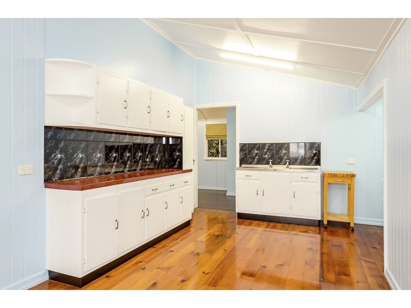 6 White Street, West Gladstone QLD 4680