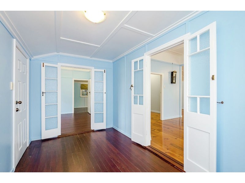 6 White Street, West Gladstone QLD 4680