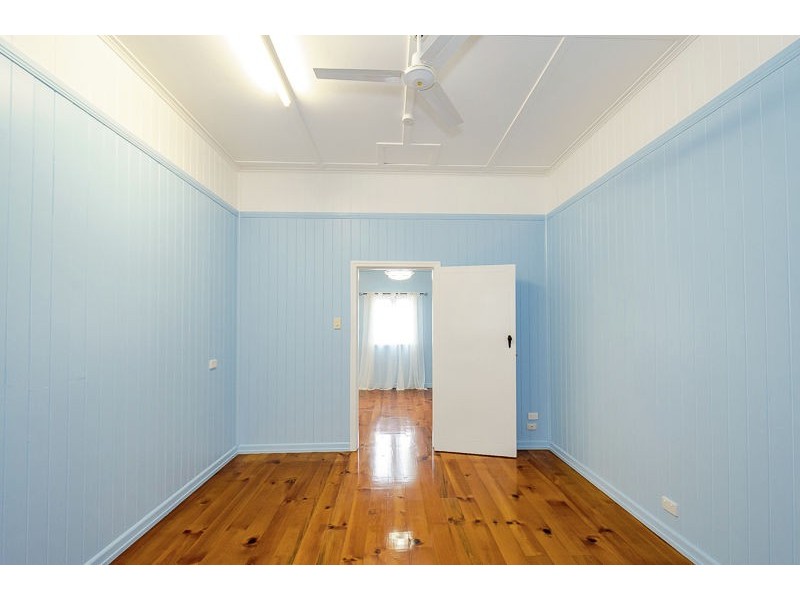 6 White Street, West Gladstone QLD 4680