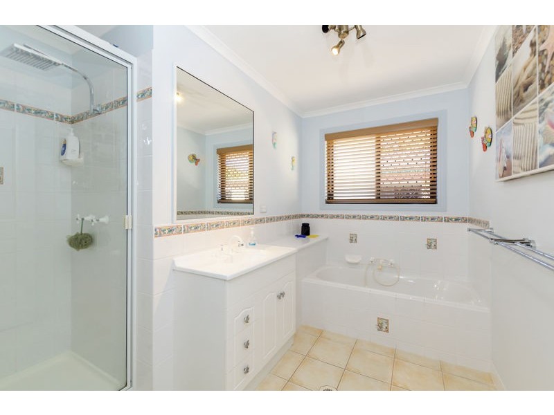 6 James Court, Telina QLD 4680