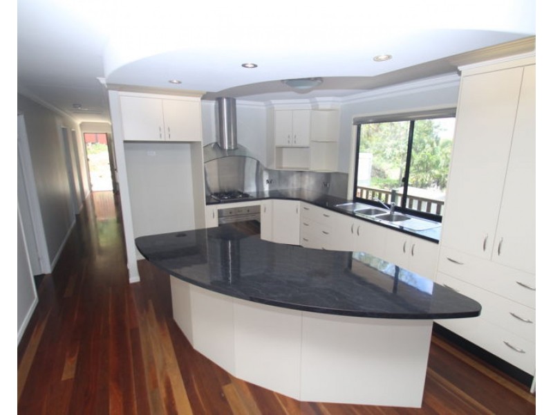 38 Willow Street, New Auckland QLD 4680