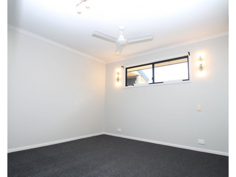 38 Willow Street, New Auckland QLD 4680