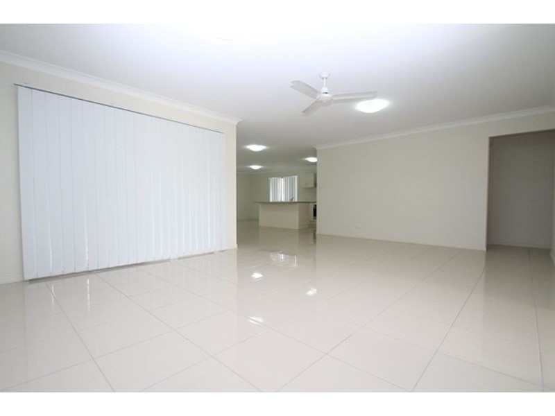 17 Woodland Court, Kirkwood QLD 4680