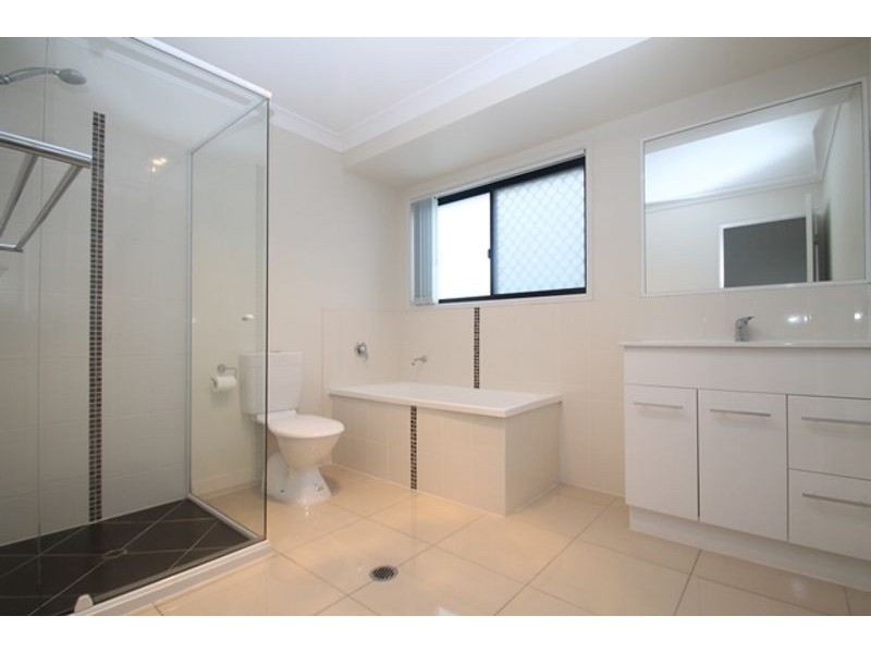 17 Woodland Court, Kirkwood QLD 4680