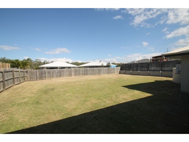 17 Woodland Court, Kirkwood QLD 4680