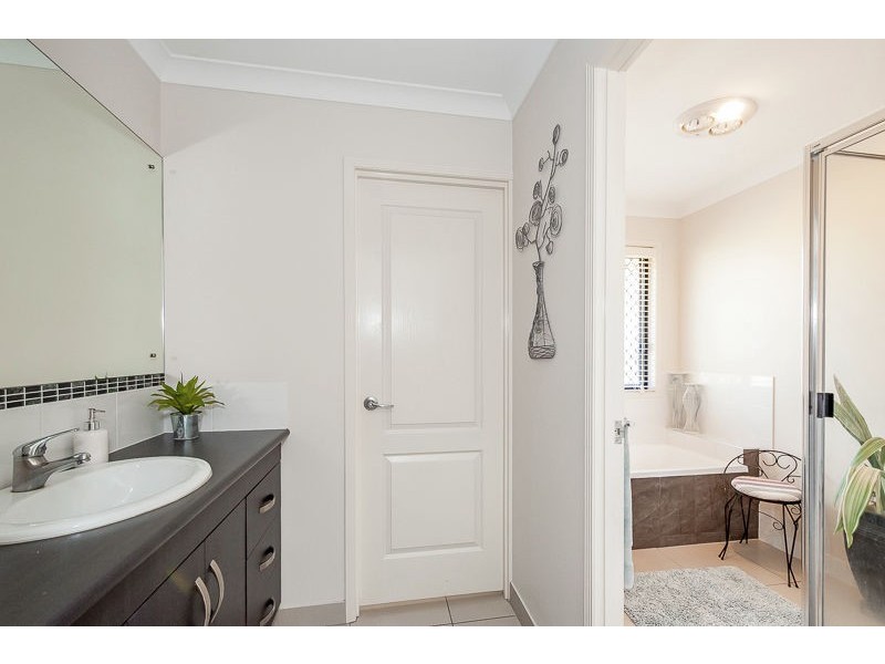 11 Markowitz Place, Kirkwood QLD 4680