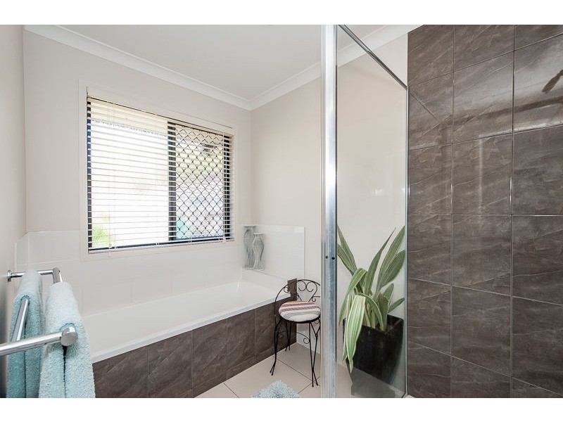 11 Markowitz Place, Kirkwood QLD 4680