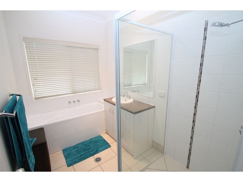 7 Observatory, New Auckland QLD 4680