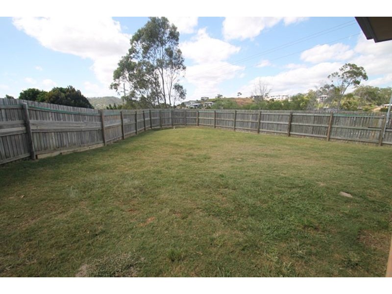 7 Observatory, New Auckland QLD 4680