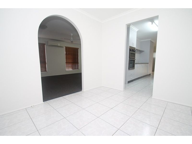 114 J HICKEY AVENUE, Clinton QLD 4680