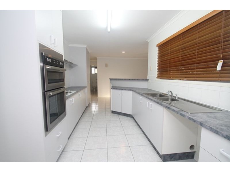 114 J HICKEY AVENUE, Clinton QLD 4680