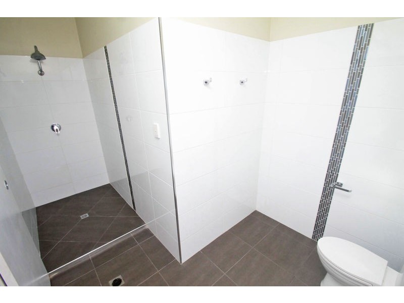 2 Lomas Street, West Gladstone QLD 4680