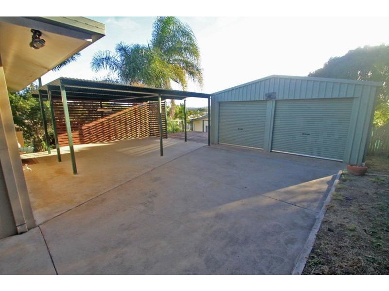 2 Lomas Street, West Gladstone QLD 4680