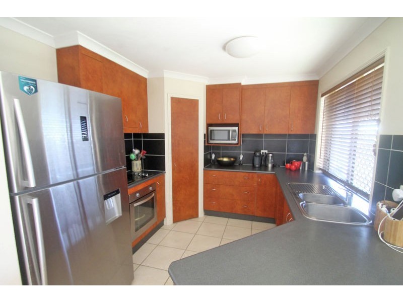 11 Linhow Crescent, Clinton QLD 4680