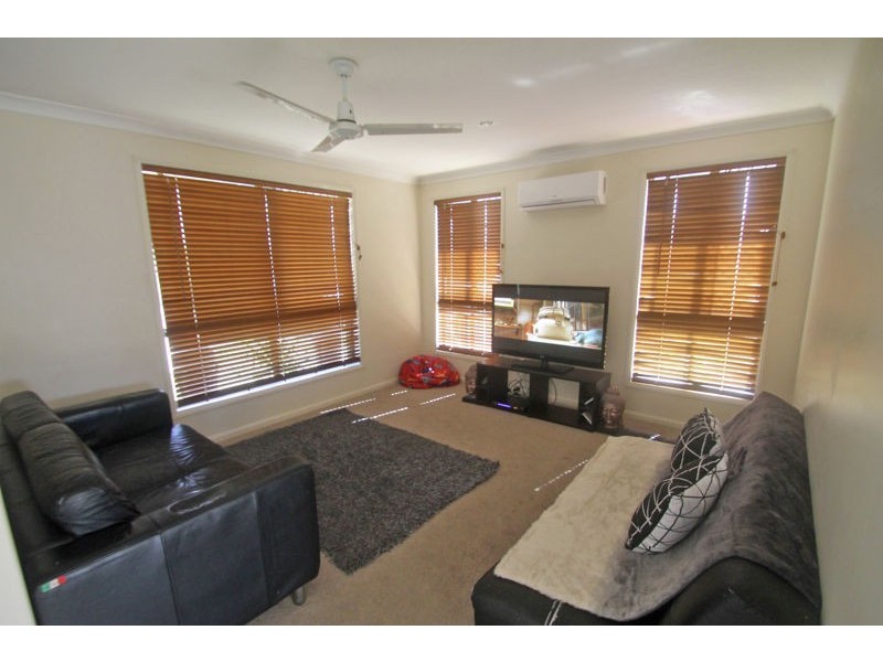 11 Linhow Crescent, Clinton QLD 4680