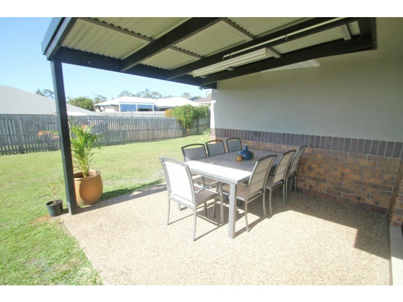 11 Linhow Crescent, Clinton QLD 4680