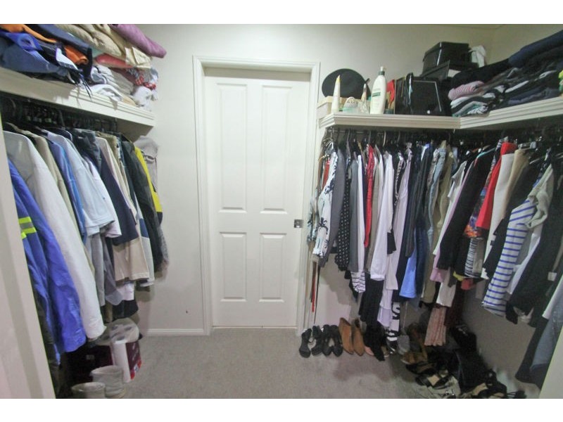 11 Linhow Crescent, Clinton QLD 4680