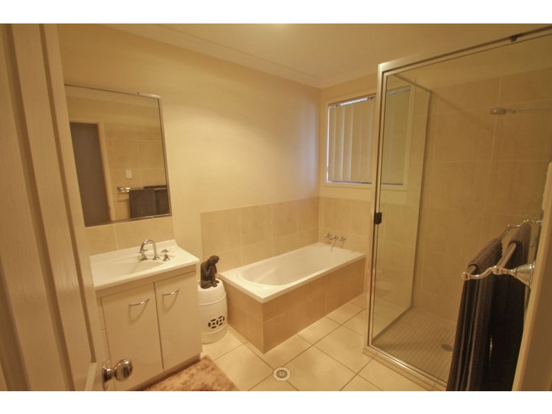 11 Linhow Crescent, Clinton QLD 4680