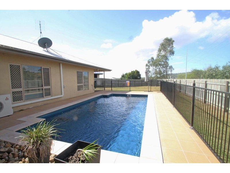 7 Observatory Place, New Auckland QLD 4680