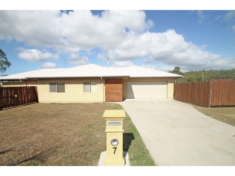 7 Observatory Place, New Auckland QLD 4680