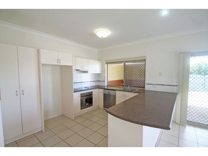 7 Observatory Place, New Auckland QLD 4680