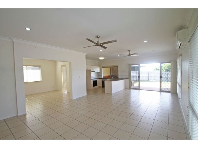7 Observatory Place, New Auckland QLD 4680