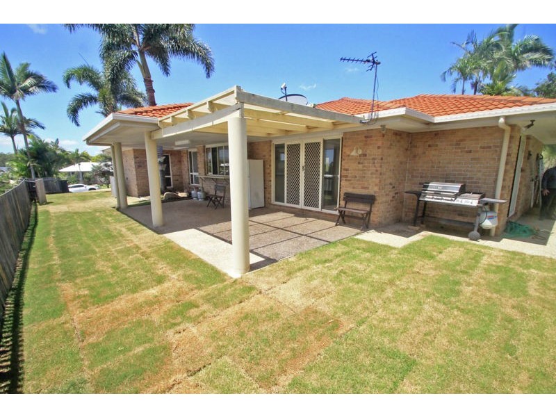 8 Fairbairn Place, Clinton QLD 4680
