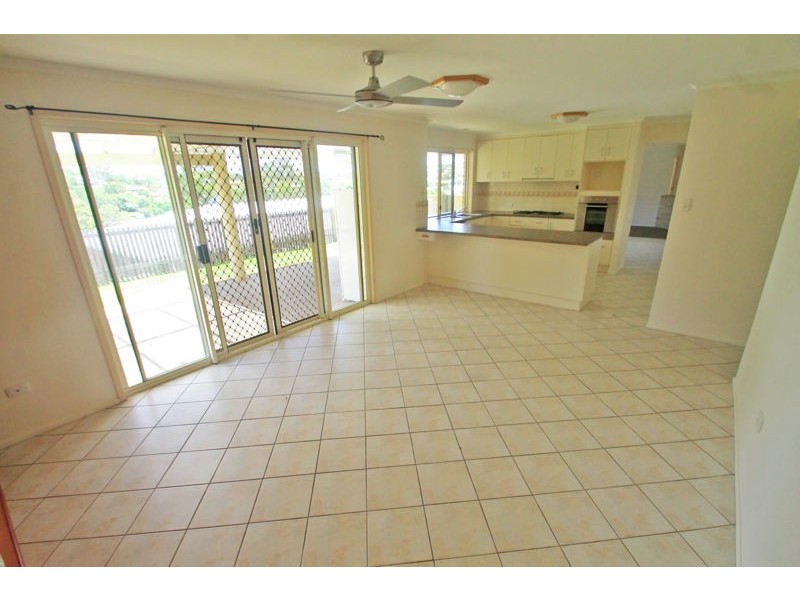 8 Fairbairn Place, Clinton QLD 4680