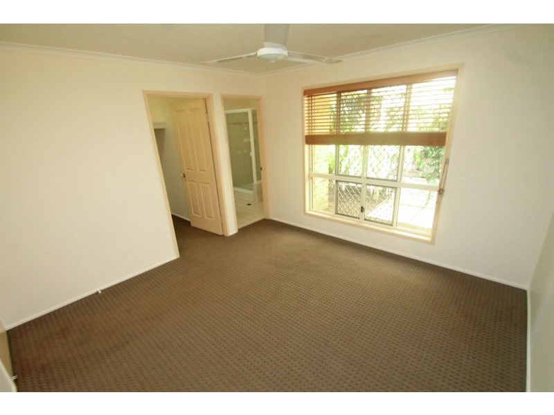 8 Fairbairn Place, Clinton QLD 4680