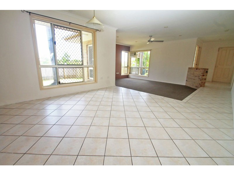 8 Fairbairn Place, Clinton QLD 4680