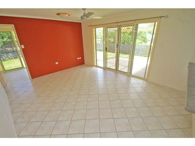 8 Fairbairn Place, Clinton QLD 4680