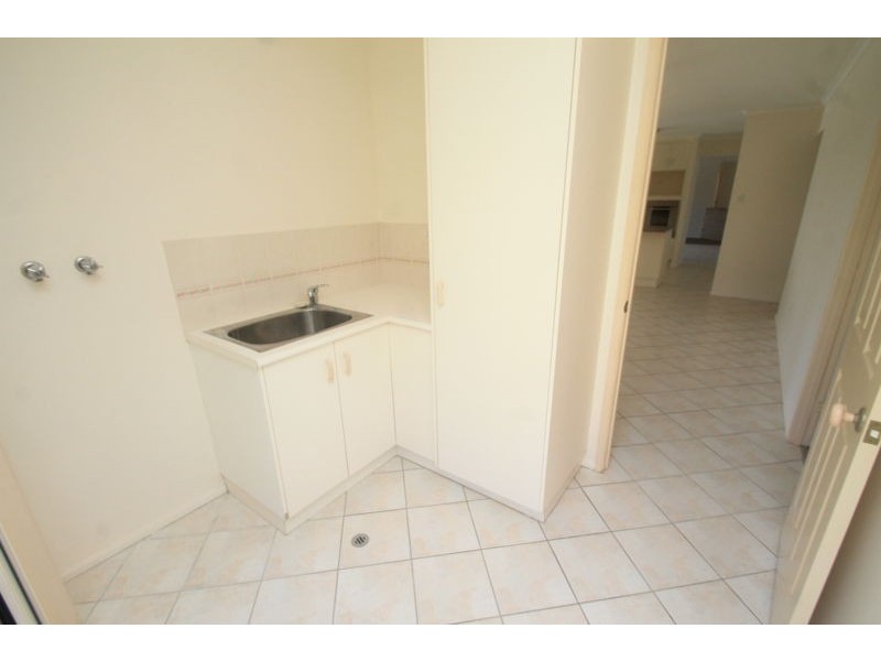 8 Fairbairn Place, Clinton QLD 4680