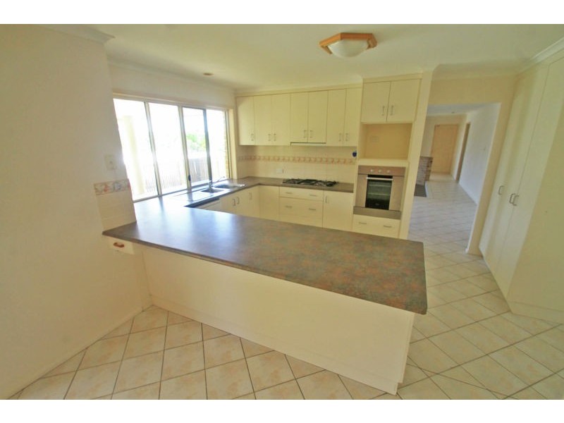 8 Fairbairn Place, Clinton QLD 4680