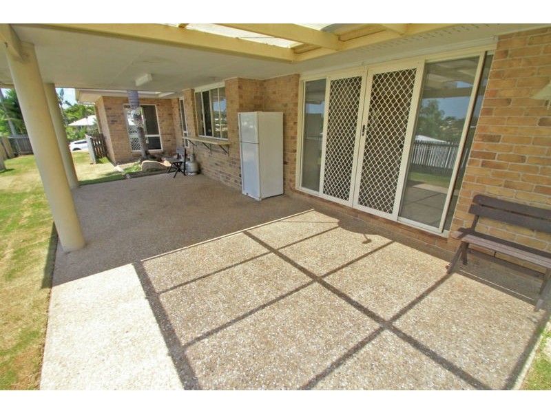 8 Fairbairn Place, Clinton QLD 4680