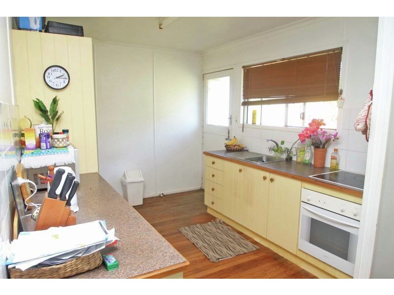 4 Burrows Street, West Gladstone QLD 4680