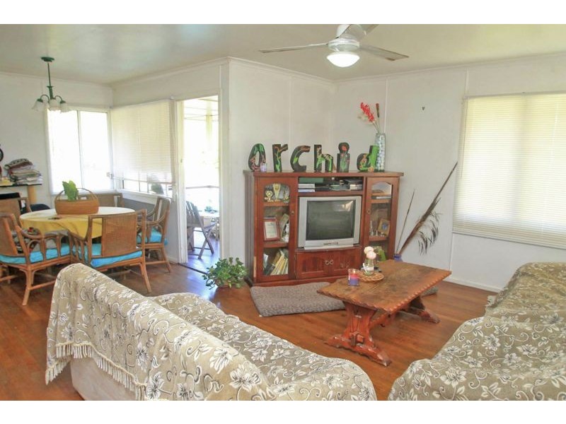 4 Burrows Street, West Gladstone QLD 4680