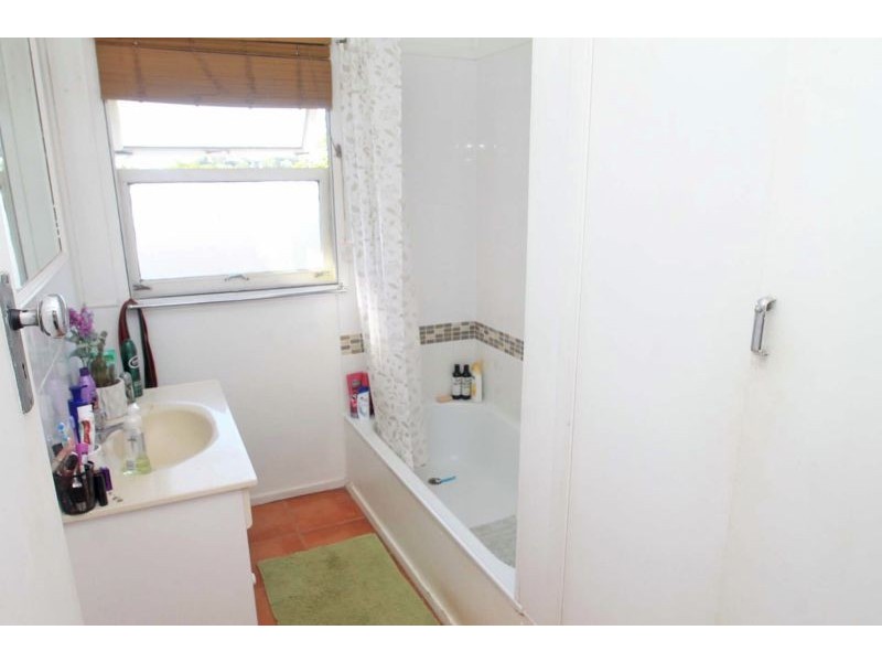 4 Burrows Street, West Gladstone QLD 4680