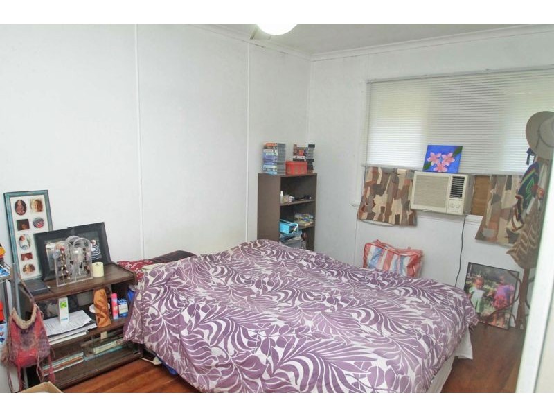 4 Burrows Street, West Gladstone QLD 4680