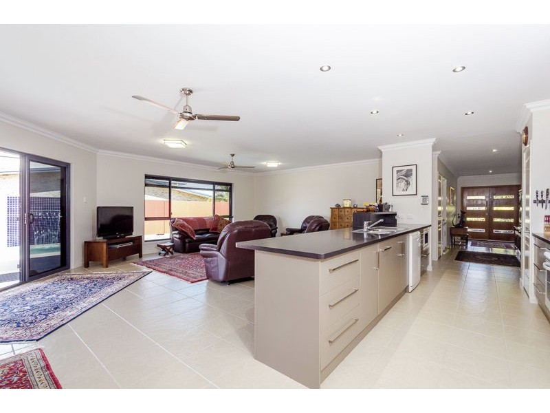 5 Panorama Court, Glen Eden QLD 4680