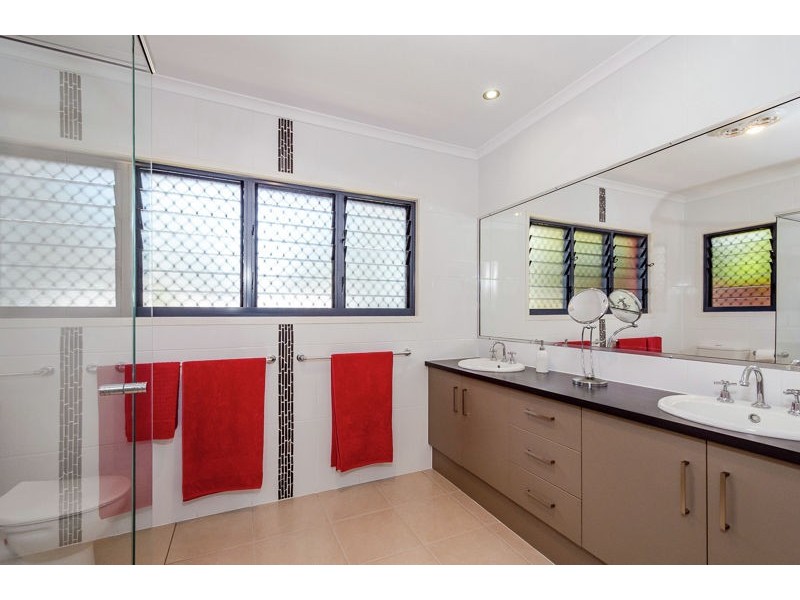 5 Panorama Court, Glen Eden QLD 4680