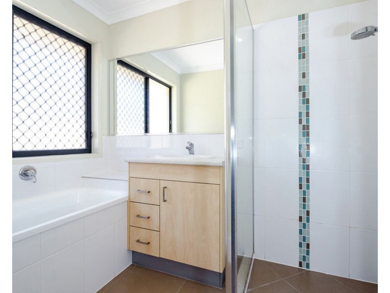 11 Sturt Court, Glen Eden QLD 4680