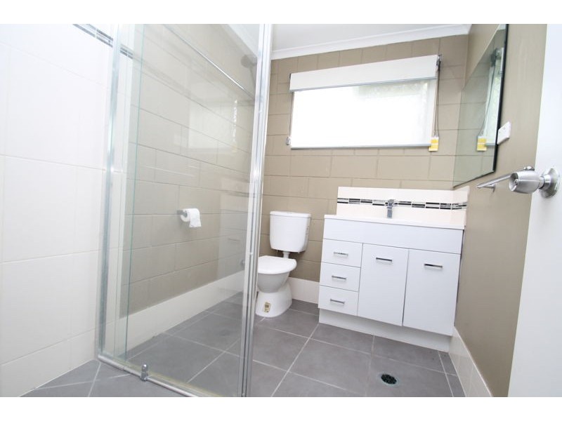 27 Pine Avenue, West Gladstone QLD 4680