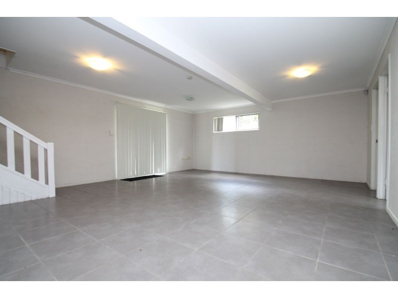 27 Pine Avenue, West Gladstone QLD 4680