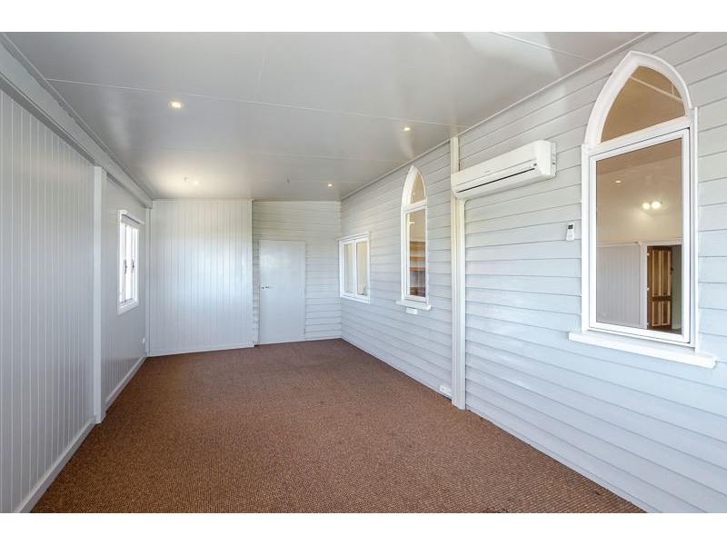 9 Williamson Street, West Gladstone QLD 4680