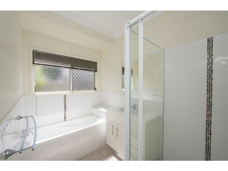 7 Jenolan Court, New Auckland QLD 4680