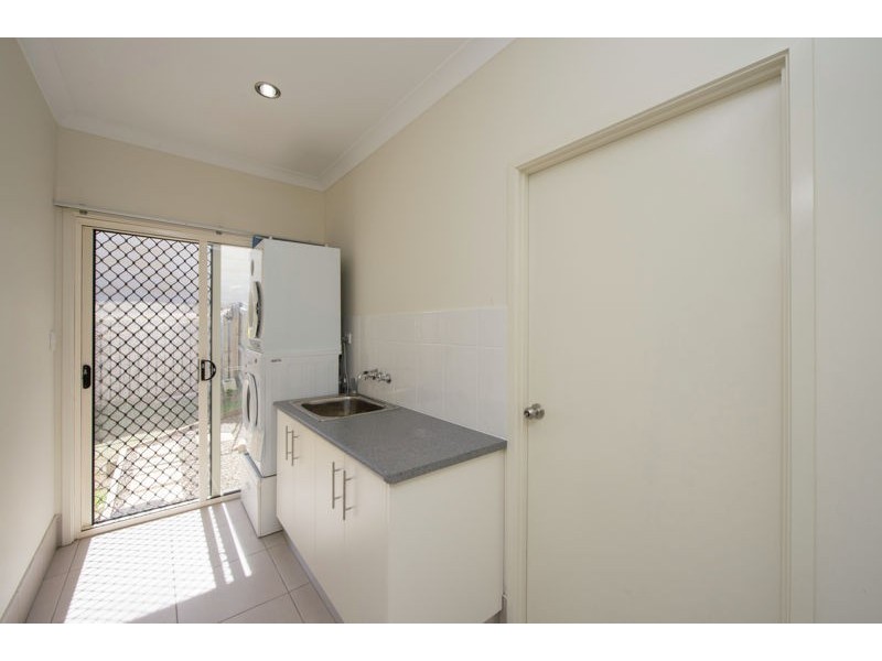 7 Jenolan Court, New Auckland QLD 4680