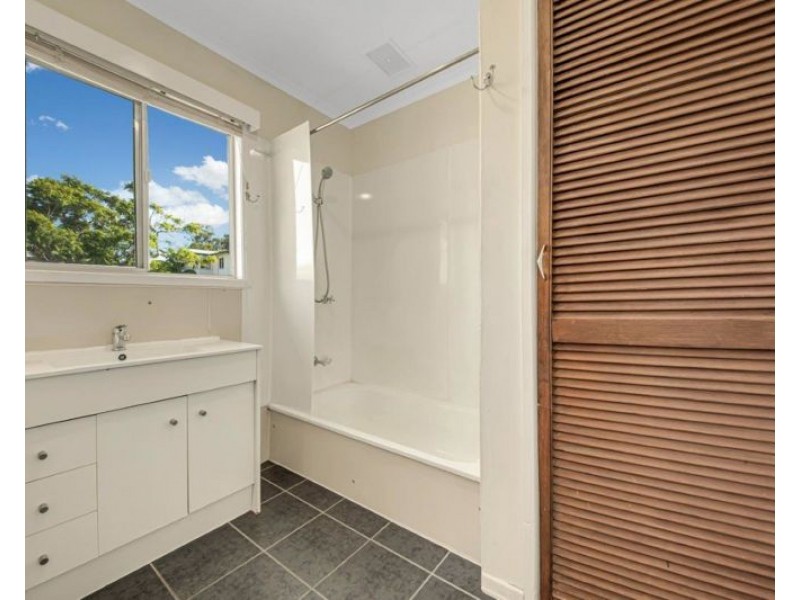 21 Cook Street, West Gladstone QLD 4680