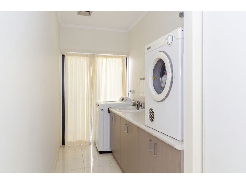 4 Wyara Close, Clinton QLD 4680