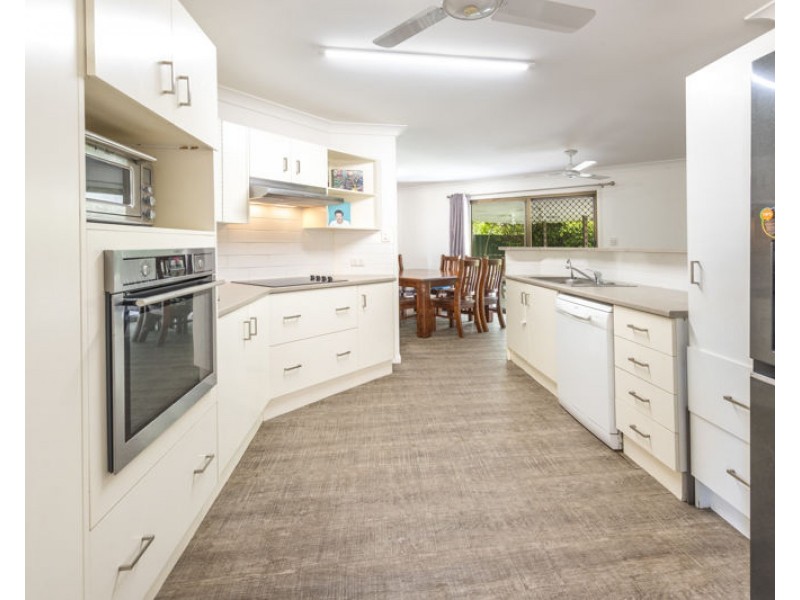 38 Hamilton Drive, Clinton QLD 4680