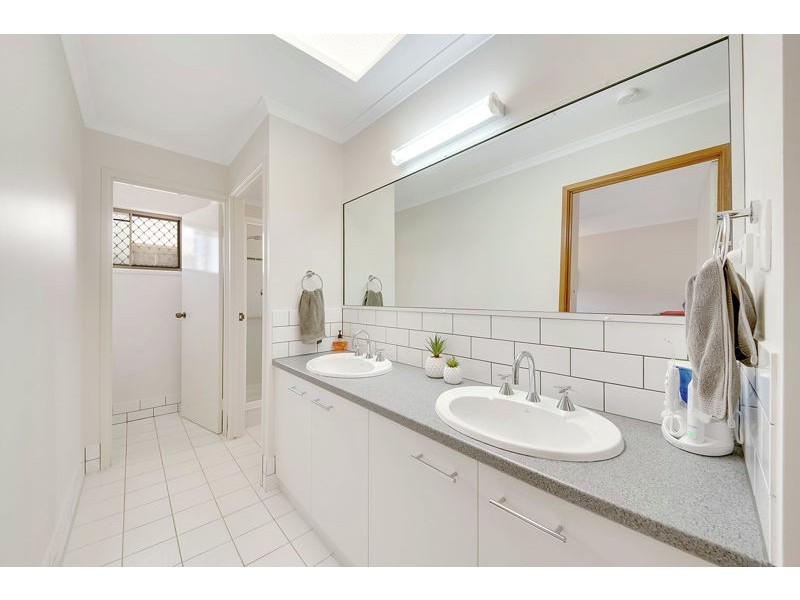 12 Luton Street, Telina QLD 4680